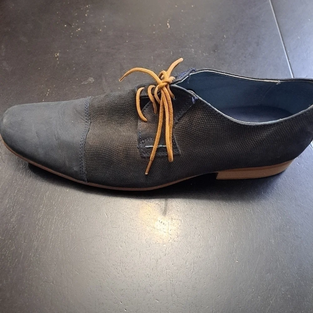Vintage Dorothy Gaynor Navy Blue Suede Shoes